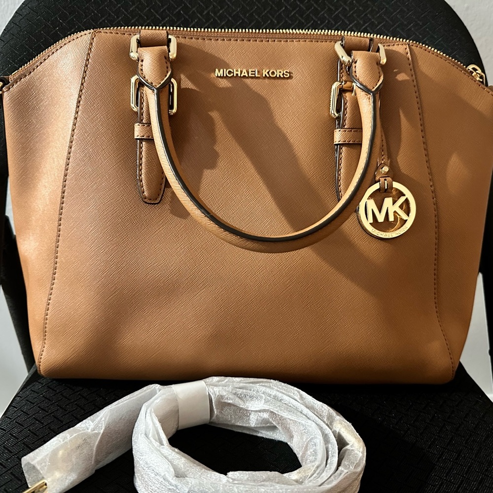 Michael kors hand bag